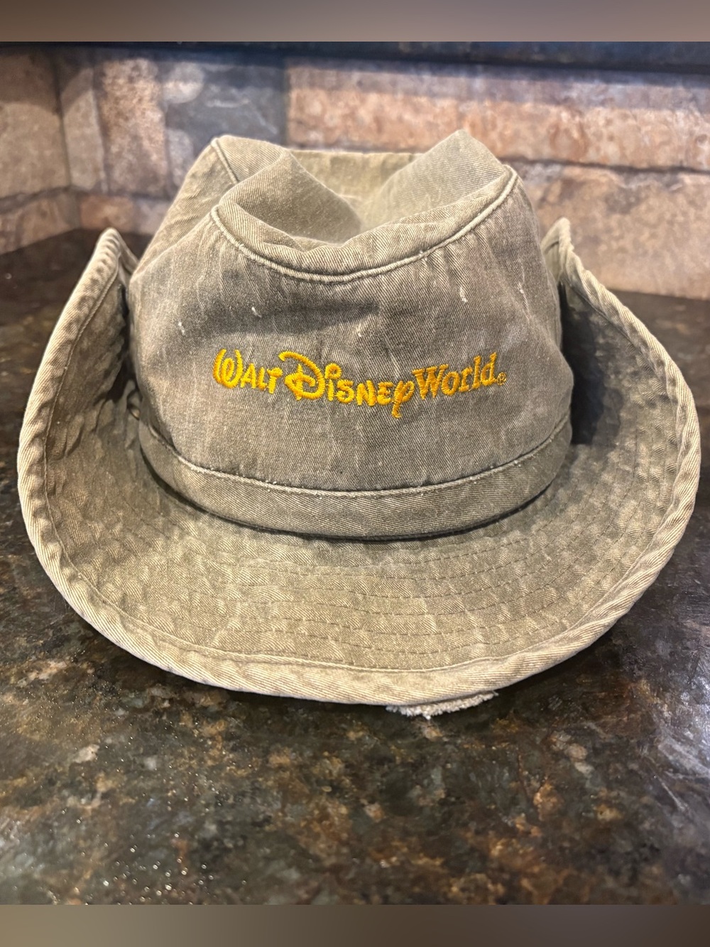 Vintage 1990s Walt Disney World boonie hat